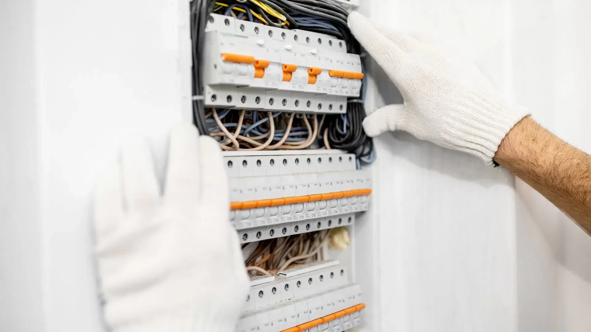 Understanding Local Electrical Codes in Toronto and Mississauga 2