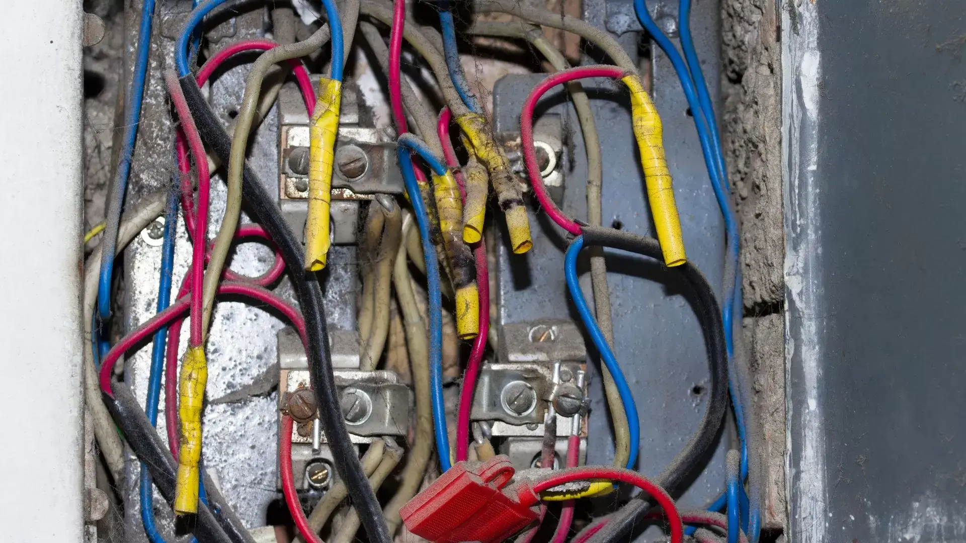 Upgrading Electrical Systems in Older Toronto and Mississauga Homes 2