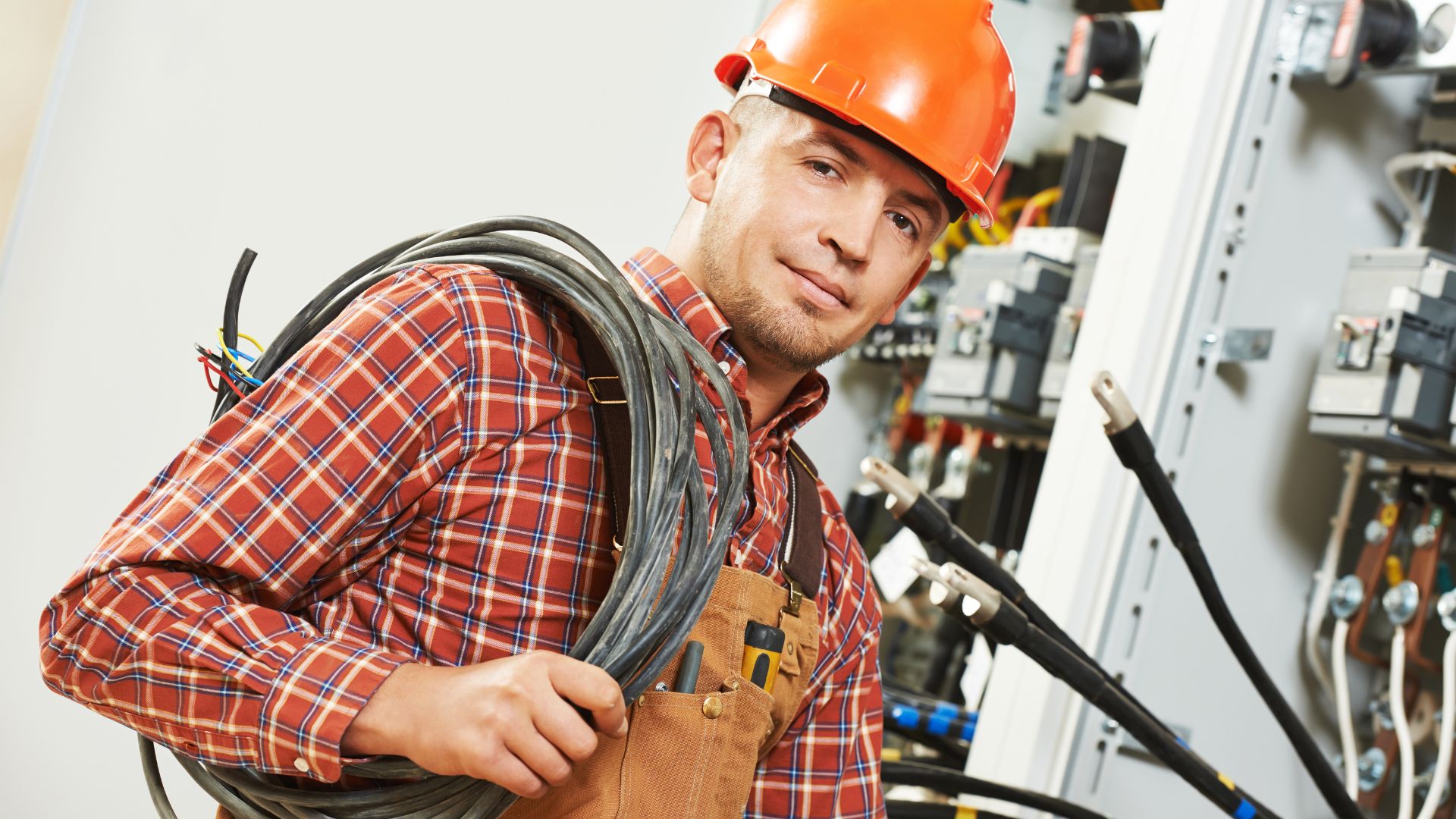 Advantages of Hiring Professional Electricians: Comprehensive Electrical Services