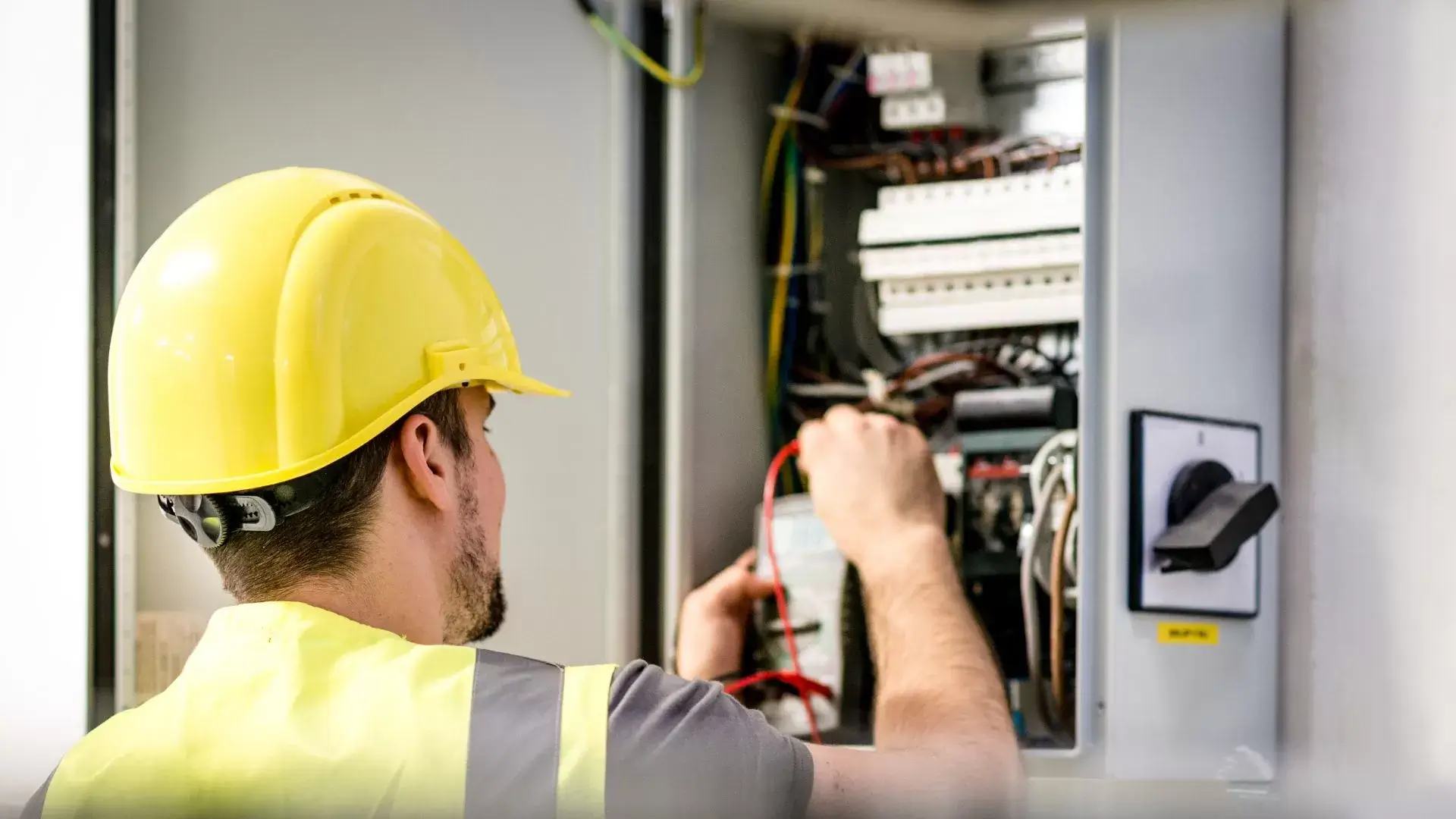 Emergency repair services for electricians