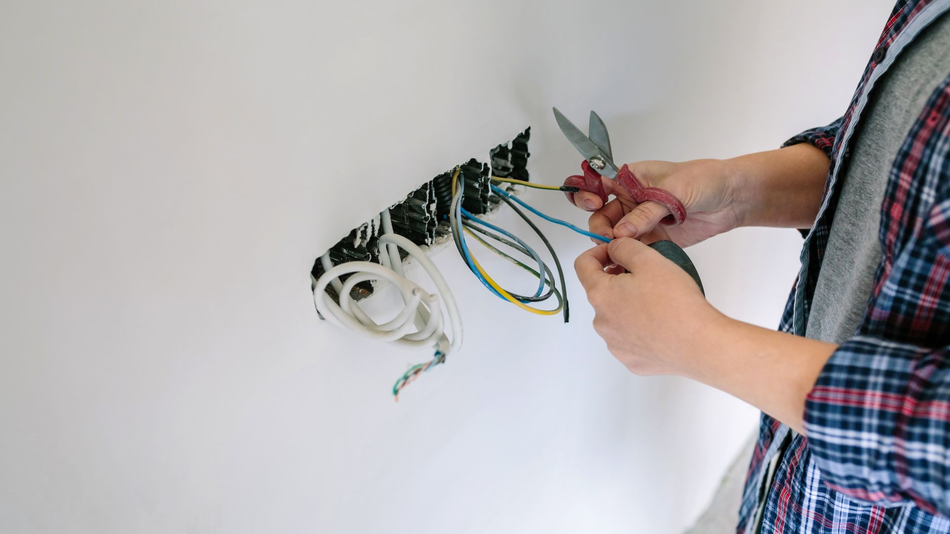 The Differences Between Wiring and Cabling in Mississauga 4