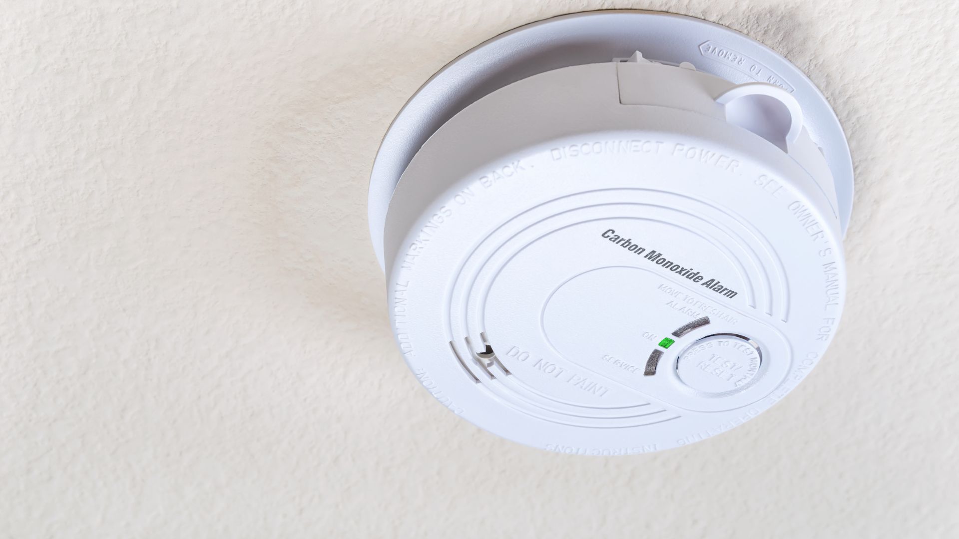 What's the Difference Between a Smoke Detector and a Carbon Monoxide Alarm in Mississauga 2