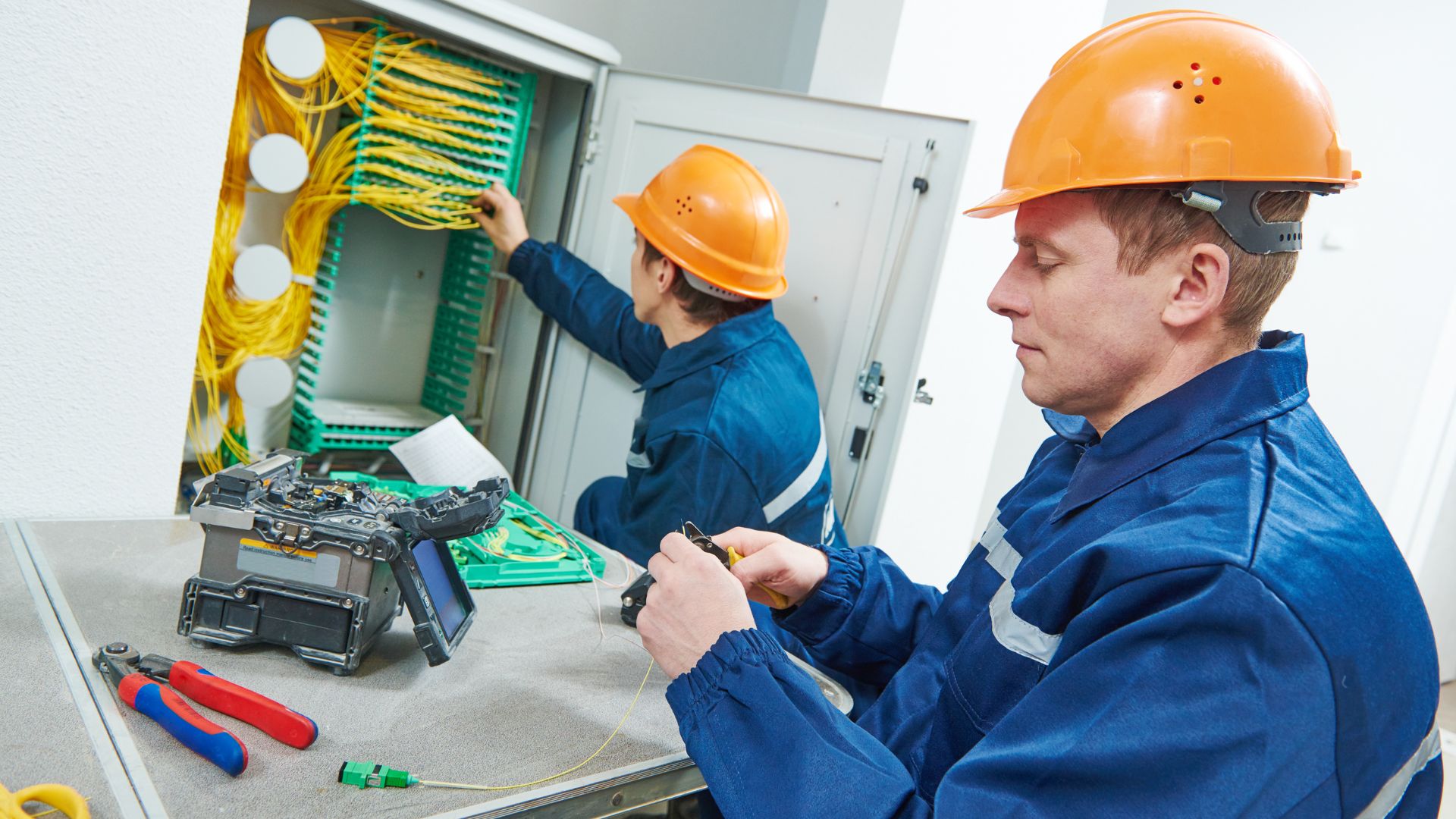 Cable Straightening Techniques by Electricians