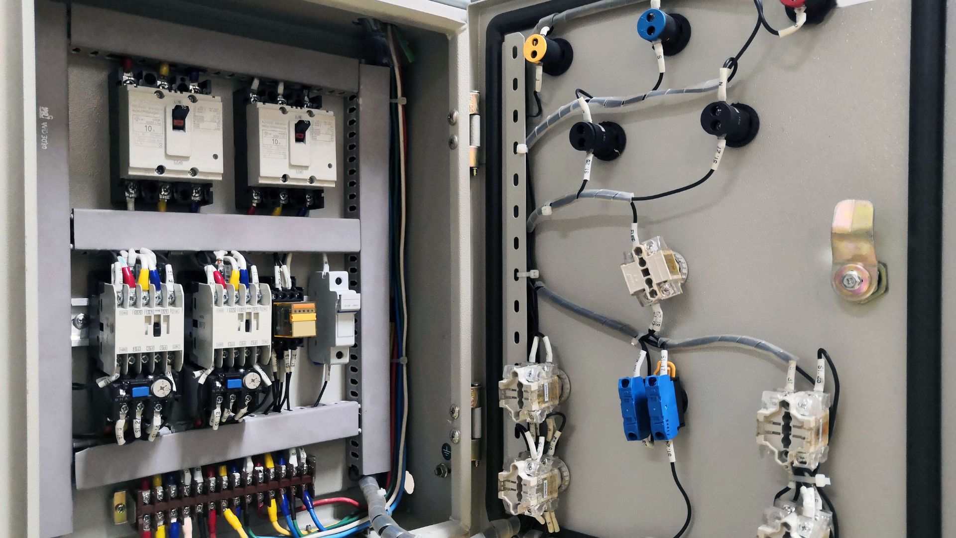 Ensuring Panel Safety and Optimal Functionality with Expert Electricians