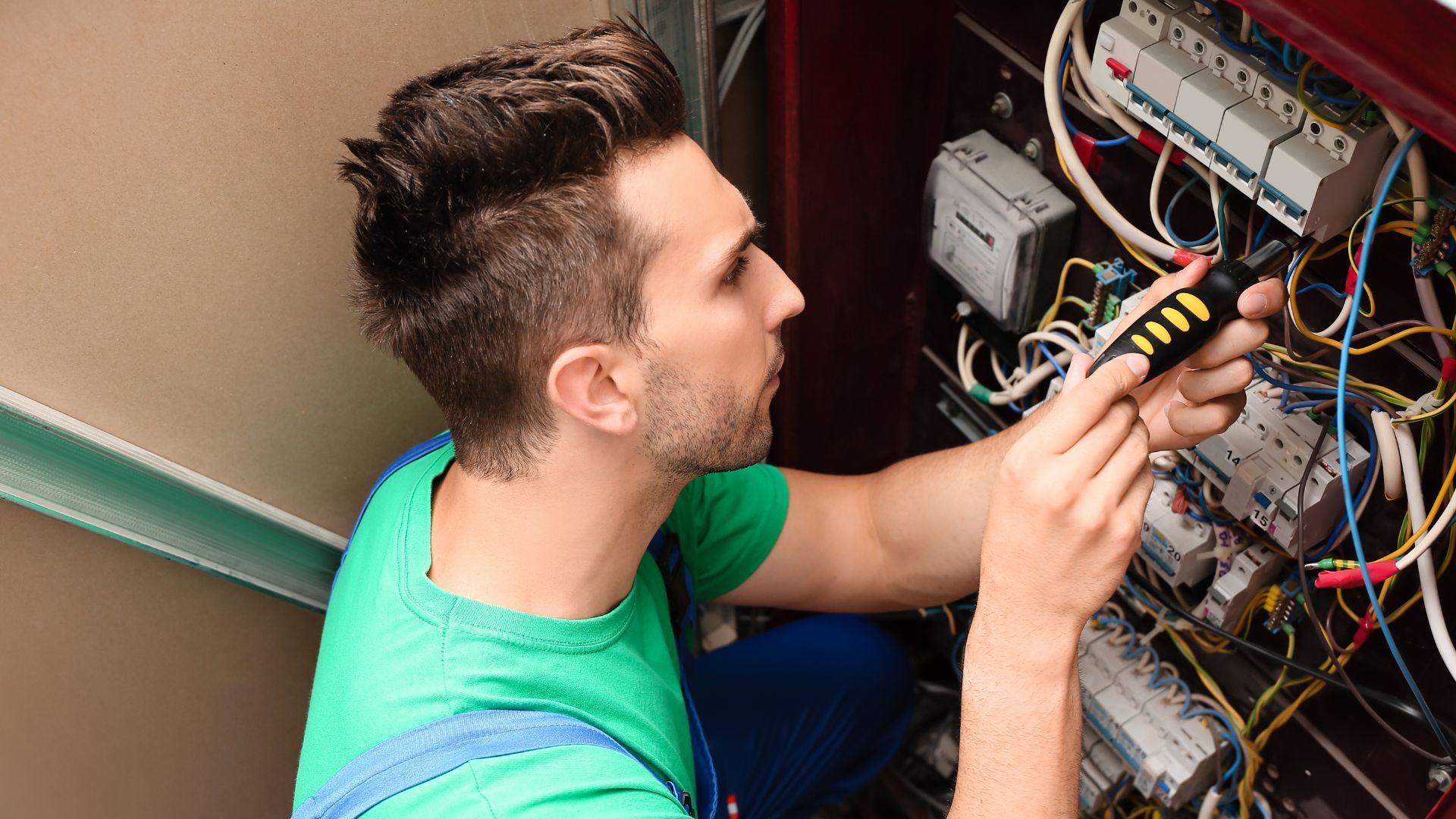Services for the installation and replacement of home and house automation systems, ideal for electricians specializing in modern home setups.