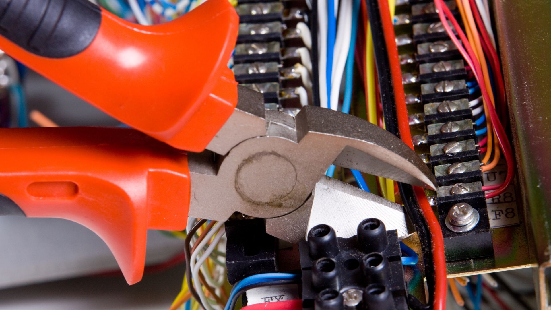 Electricians for Emergency Electrical Repair Services