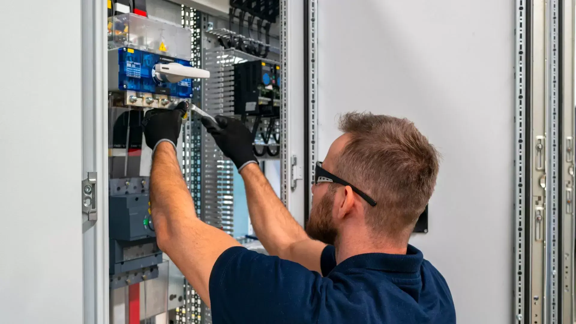 Electricians' Troubleshooting Steps for Electrical Panel