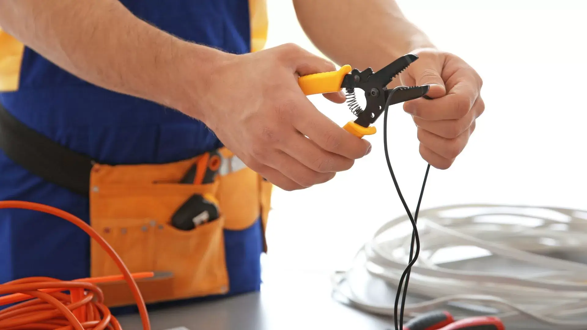 A Step-by-Step Guide to Wiring and Cabling Installation: Expert Instructions by Electricians