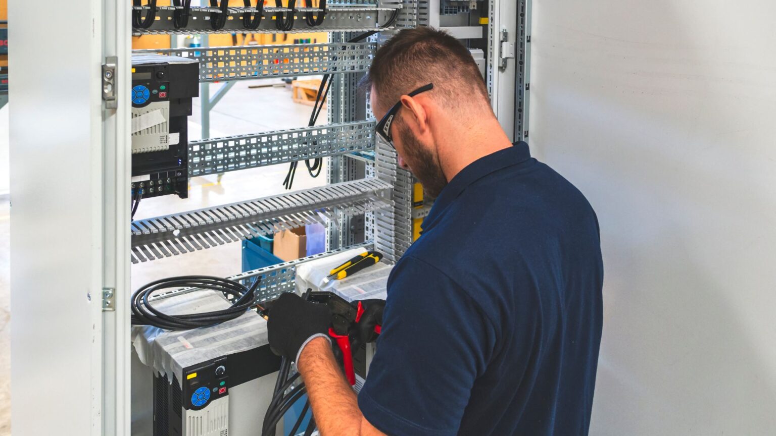 A Step-by-Step Guide to Circuit Panel Installation: Expert Instructions by Electricians