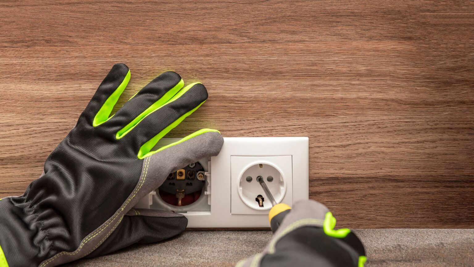 Switches and Outlets Replacement: A Comprehensive Guide by Electricians