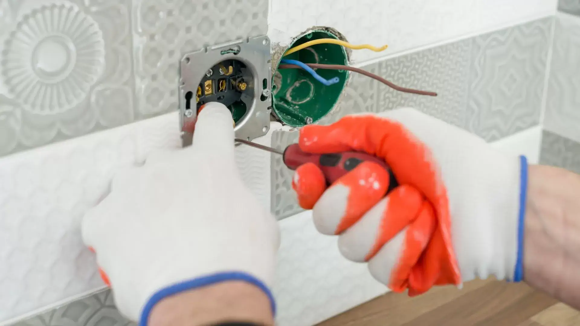 Advantages of Expert Electrical Services: Benefits by Electricians